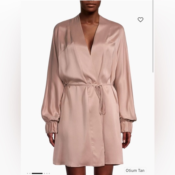 Lunya Short Washable Silk Robe (sold out color) - Picture 2 of 12